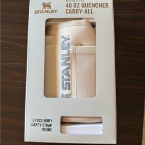 THE ALL DAY 40 OZ QUENCHER CARRY-ALL by Stanley